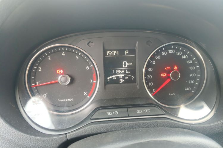 大众 Polo 2014款 1.6L 自动舒适版中控内饰14