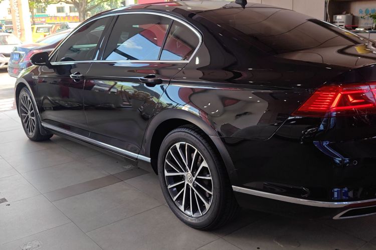 大众 迈腾 2020款 330TSI DSG 豪华型车身外观4