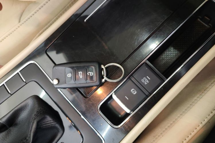 大众 帕萨特 2014款 1.8TSI DSG尊荣导航版中控内饰7001