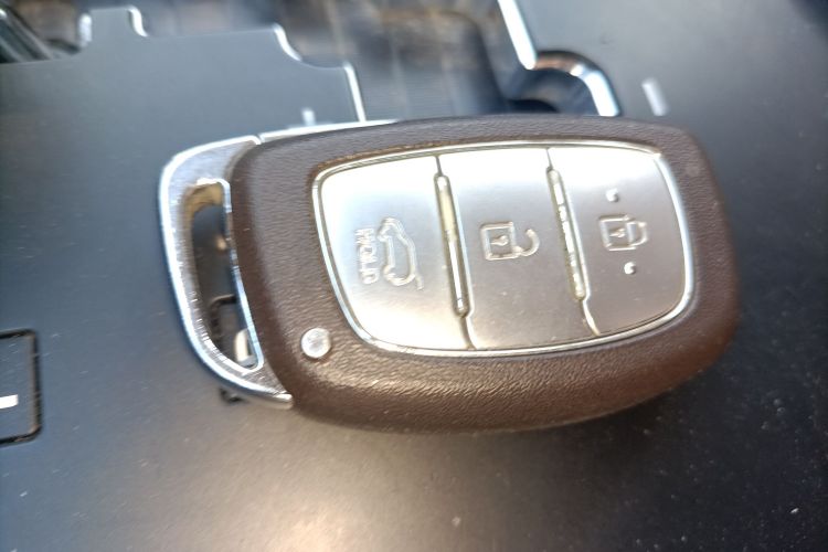 北京现代ix35 2013款 2.0L 自动两驱智能型GLS 国IV中控内饰11