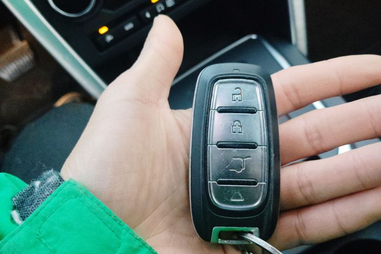 路虎 发现神行 2017款 2.0T HSE中控内饰7001