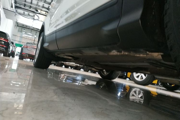 福特 翼虎 2017款 EcoBoost 180 两驱虎跃型机舱底盘29