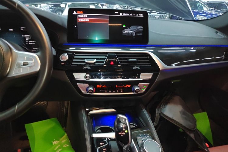 宝马5系 2022款 改款二 525Li M运动套装中控内饰16