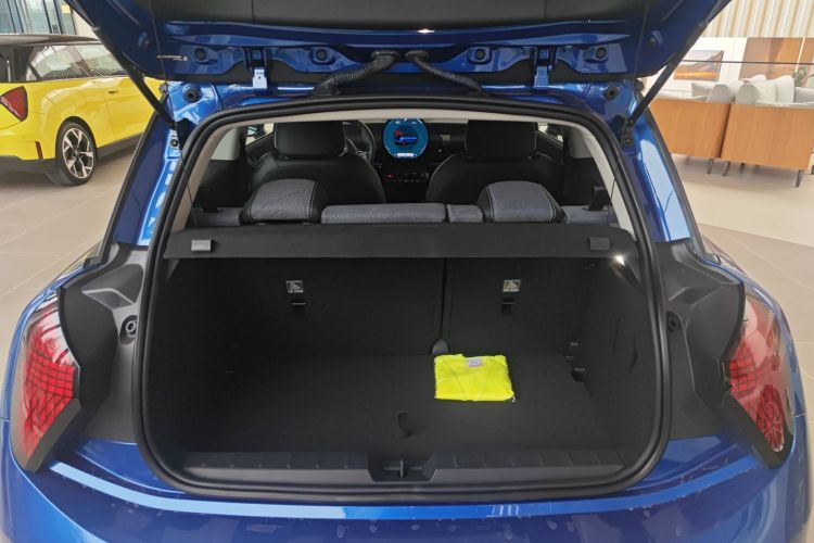 电动MINI COOPER 2024款 452km COOPER SE 艺术家局部细节23