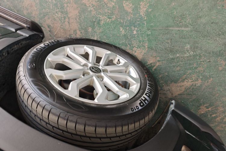 丰田 锋兰达 2023款 2.0L CVT精英版车身外观6007