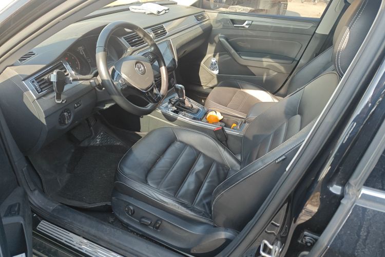 大众 帕萨特 2017款 280TSI DSG尊荣版中控内饰19