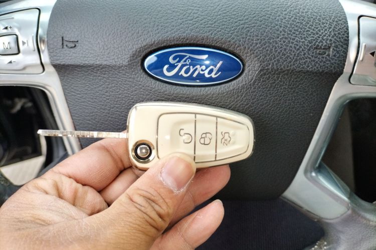 福特 致胜 2013款 2.3L 时尚型中控内饰11