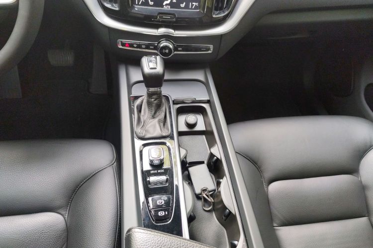 沃尔沃XC60 2019款 T5 四驱智远版 国VI中控内饰18