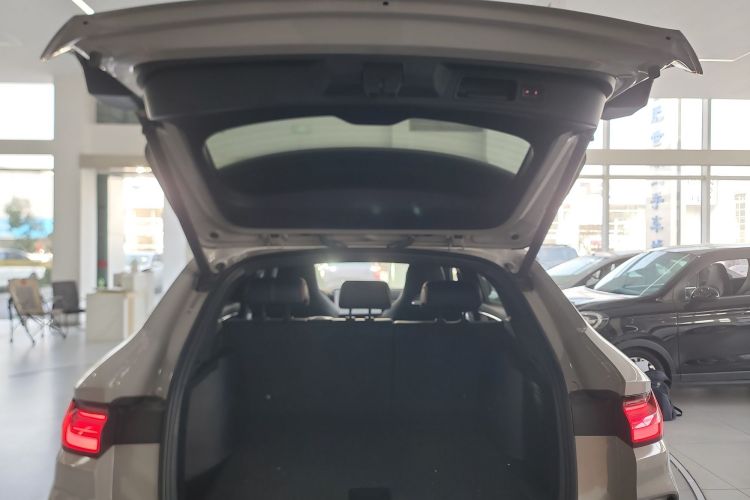 比亚迪 宋PLUS新能源 2023款 冠军版 EV 605KM 旗舰PLUS机舱底盘23