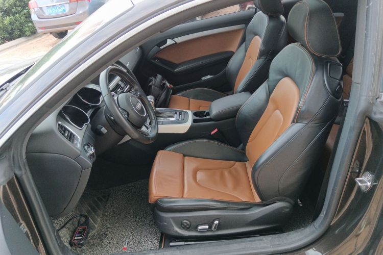 奥迪A5 2014款 Coupe 45 TFSI风尚版中控内饰19