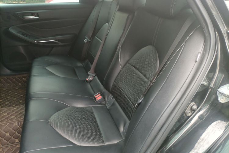 丰田 亚洲龙 2019款 2.0L 进取版 国VI中控内饰7004