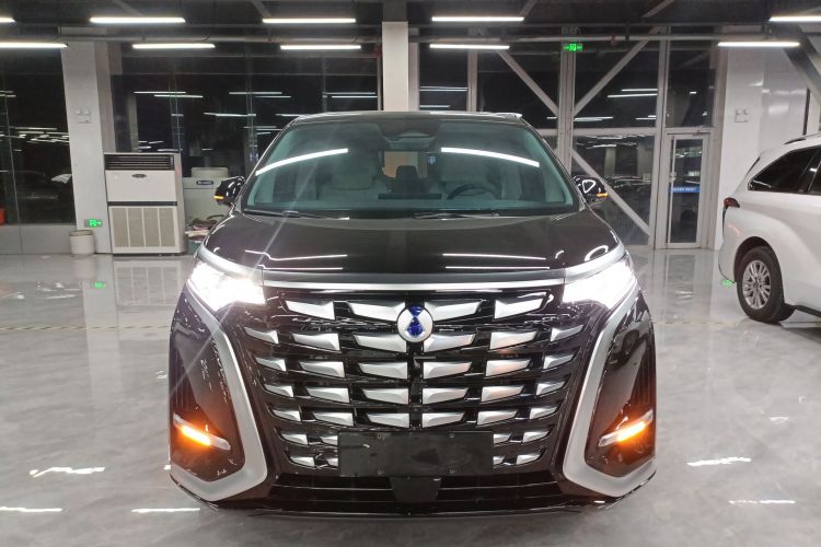 腾势D9 2024款 DM-i 980 四驱尊贵型车身外观2