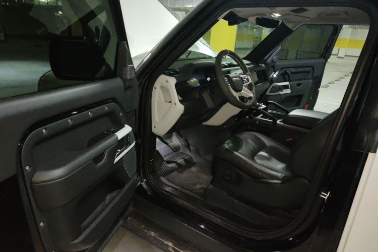 路虎卫士 2024款 90 2.0T P300 S中控内饰20