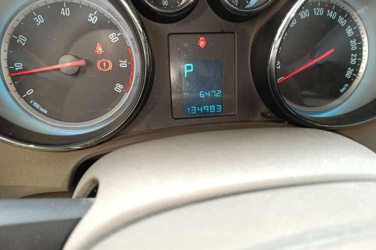 别克 英朗 2013款 GT 1.6L 自动时尚版中控内饰15