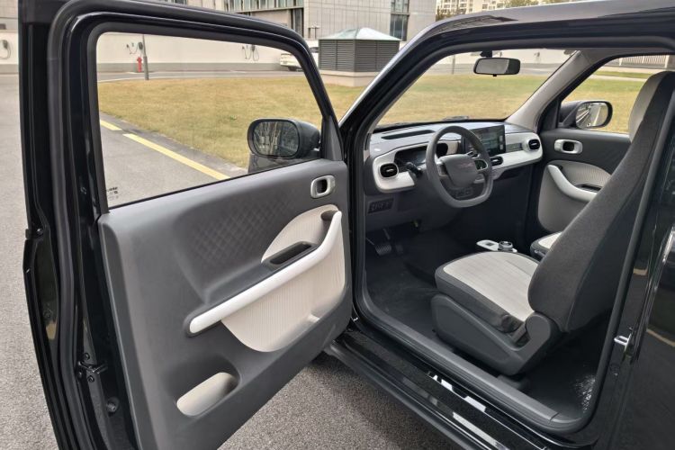 吉利银河 2025款 210km 熊猫卡丁中控内饰19