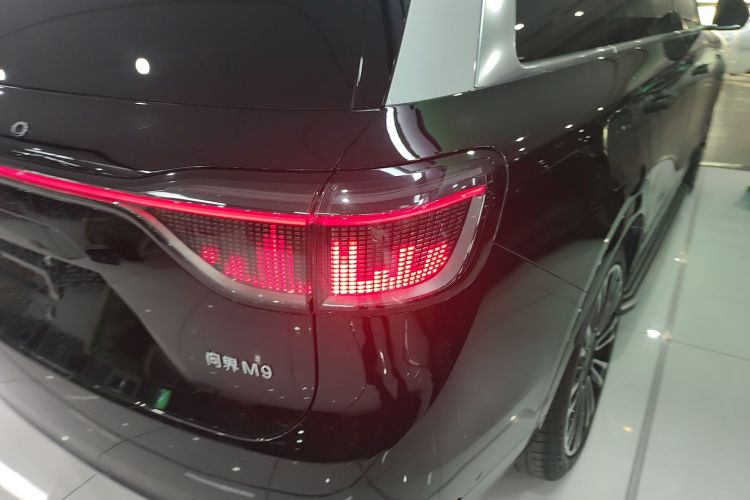 鸿蒙智行 问界M9 2024款 增程 Max版 52kWh 6座版车身外观6006