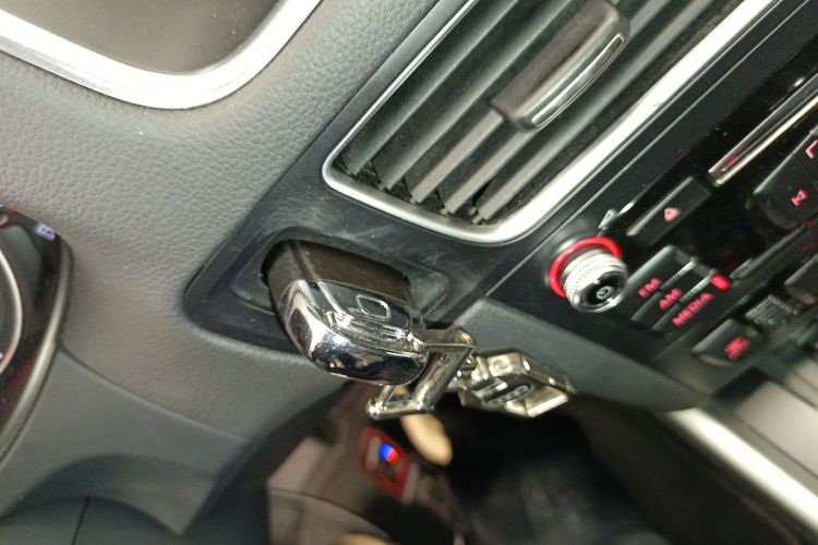 奥迪Q5 2016款 40 TFSI 进取型中控内饰11