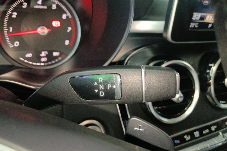 奔驰C级 2018款 C 180 L 时尚型运动版中控内饰18