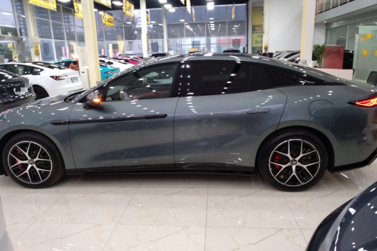 比亚迪 汉L 2025款 DM-p 四驱激光雷达旗舰型车身外观6003