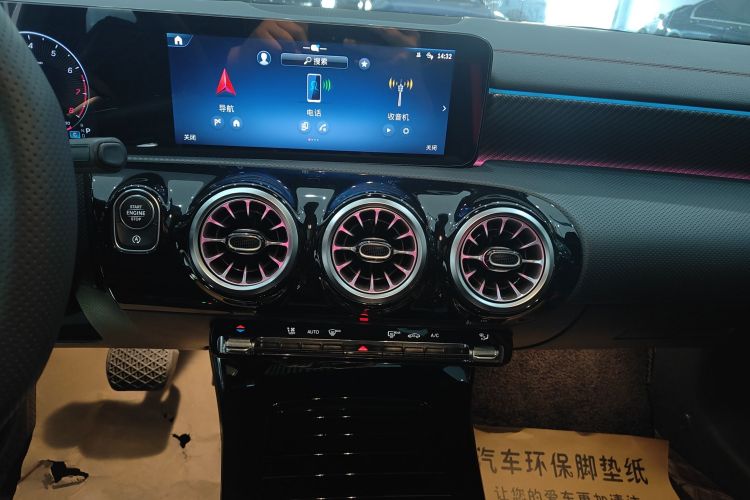 奔驰A级 2023款 A 200 L 时尚型中控内饰16