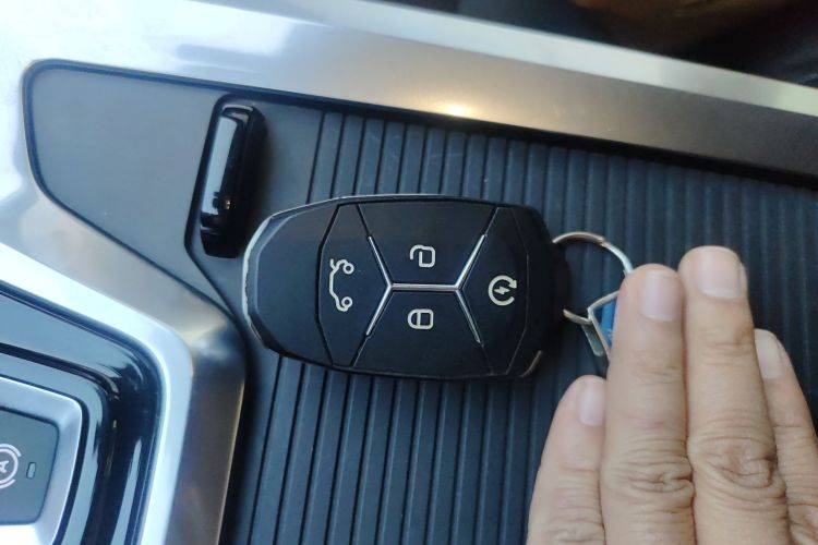 领克01 2017款 2.0T 两驱型Pro版中控内饰11