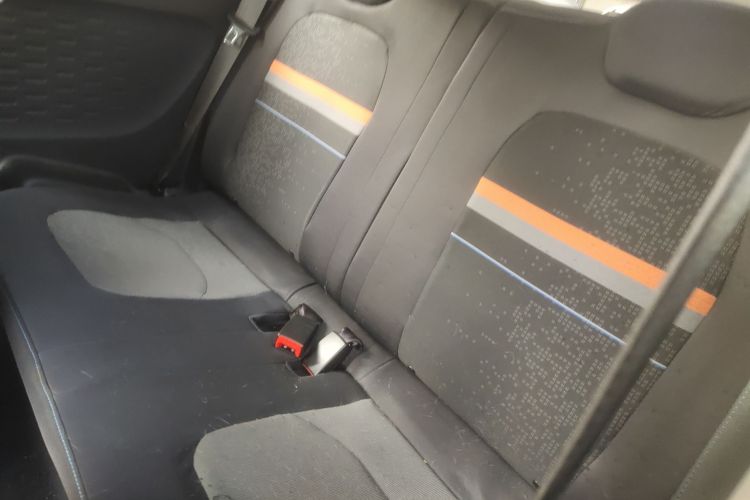 五菱汽车 宏光MINIEV 2021款 马卡龙时尚款 三元锂中控内饰21