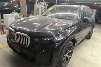 宝马X5 2026款 xDrive 30Li 尊享型M运动曜夜套装