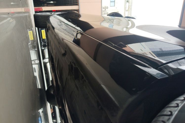 奔驰E级新能源 2022款 改款 E 350 e L 插电式混合动力运动轿车局部细节9002