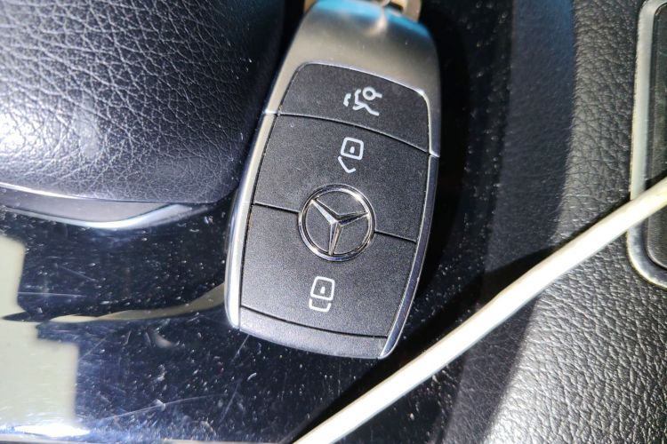 奔驰A级 2019款 改款 A 200 L 运动轿车中控内饰7001