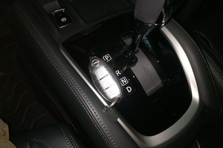 日产 奇骏 2025款 荣誉 2.0L 两驱真心版中控内饰7001