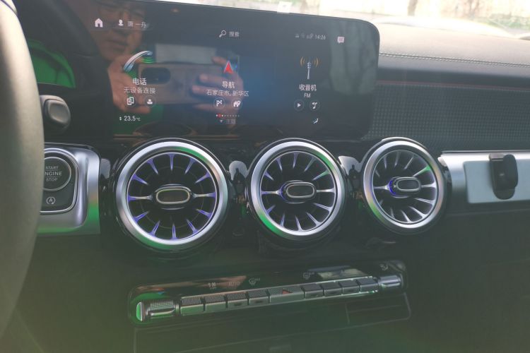 奔驰GLB 2023款 GLB 220 时尚型中控内饰16