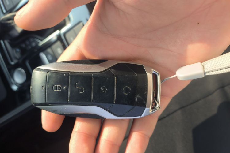 比亚迪 唐 2018款 2.0T 自动智联尊荣型 7座 国V中控内饰7001