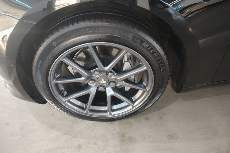 特斯拉 Model 3 2022款 后轮驱动版车身外观6001