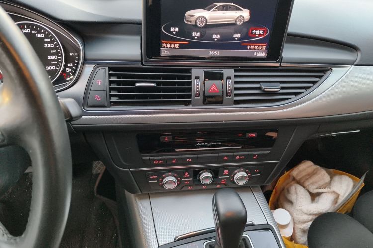 奥迪A6L 2018款 30周年年型 35 TFSI 时尚型中控内饰16