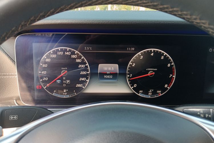 奔驰E级 2018款 改款 E 200 L 运动型中控内饰14