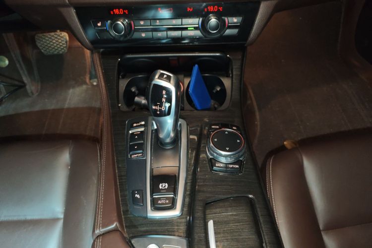 宝马5系 2014款 525Li 豪华设计套装中控内饰18