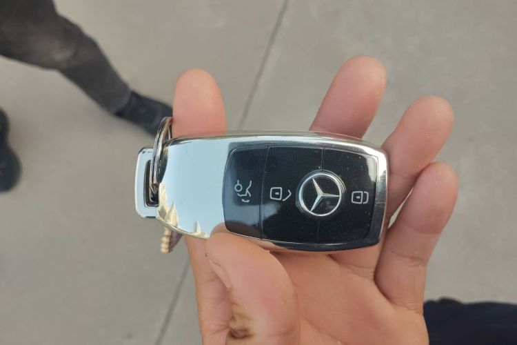 奔驰E级 2023款 改款 E 300 L 时尚型中控内饰11