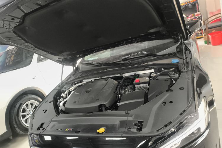 沃尔沃S90 2019款 T5 智雅版机舱底盘24