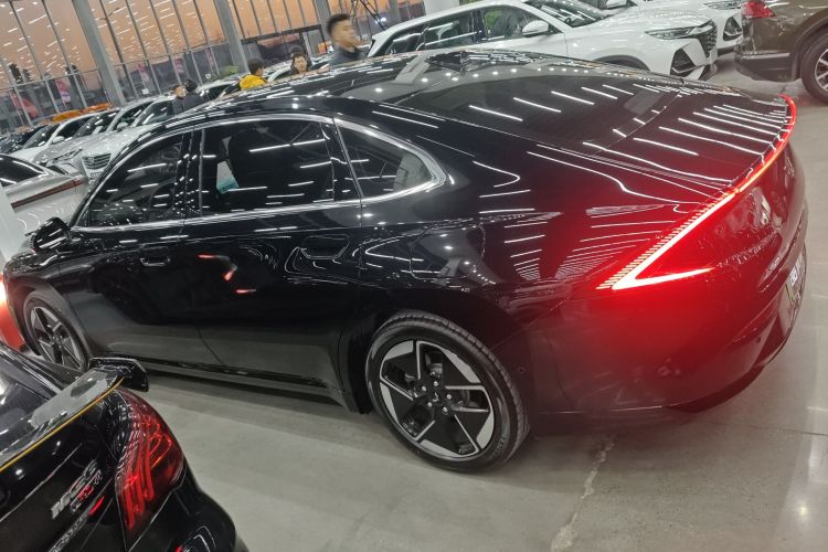 五菱汽车 五菱星光 2025款 610km 智能旗舰型车身外观4