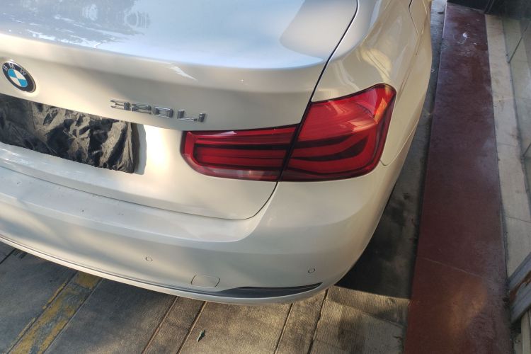 宝马3系 2018款 320Li 时尚型车身外观9