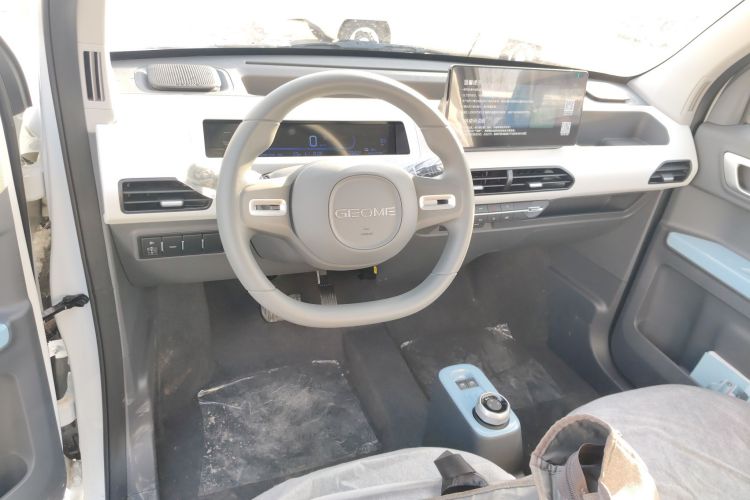 吉利银河 2024款 熊猫mini 200km 耐力熊中控内饰7002