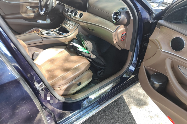 奔驰E级 2018款 改款 E 300 L 豪华型局部细节9005