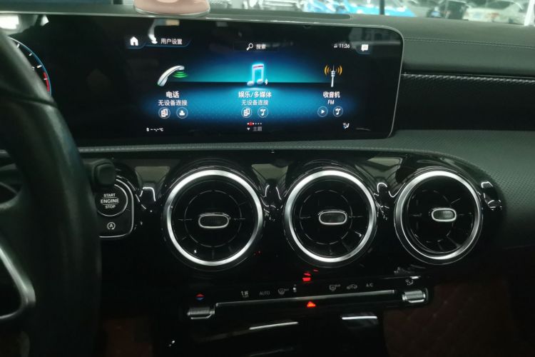 奔驰A级 2020款 改款 A 200 L 运动轿车动感型中控内饰16