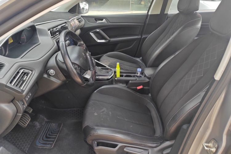 标致308 2016款 1.6L 自动豪华版中控内饰19