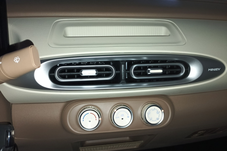 五菱汽车 宏光MINIEV 2025款 四门版 进阶款中控内饰16