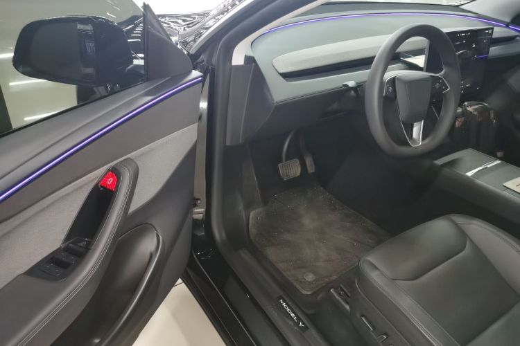 特斯拉 Model Y 2025款 后轮驱动版中控内饰7003