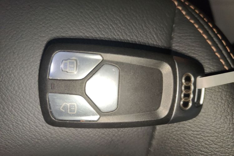 奥迪Q5L 2018款 45 TFSI 尊享时尚型 国VI中控内饰7001