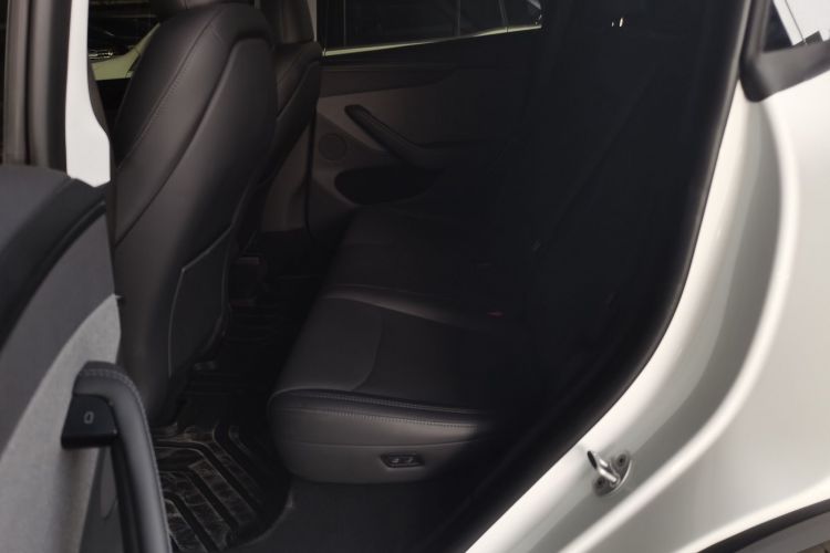 特斯拉 Model Y 2025款 后轮驱动版中控内饰21