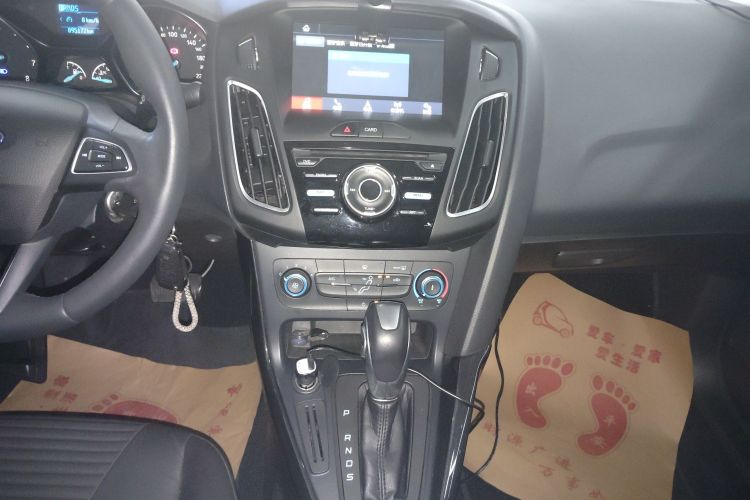 福特 福克斯 2018款 三厢经典 1.6L 自动风尚型智行版中控内饰16