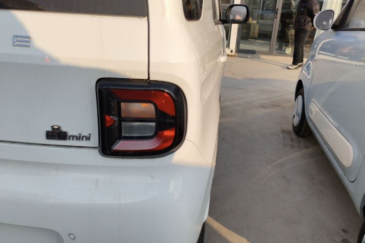 吉利银河 熊猫 2025款 210km 元气熊车身外观9